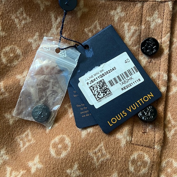 SOLD!!— BRAND NEW!! LOUIS VUITTON Monogram Mini Skirt sz 40 - Picture 7 of 8